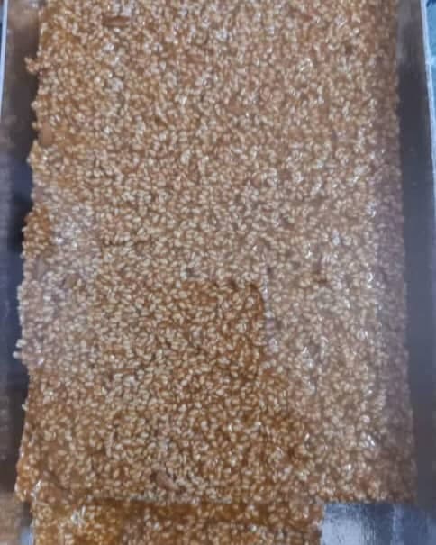 تولید سوهان عسلی و کنجدی آنا در اصفهان