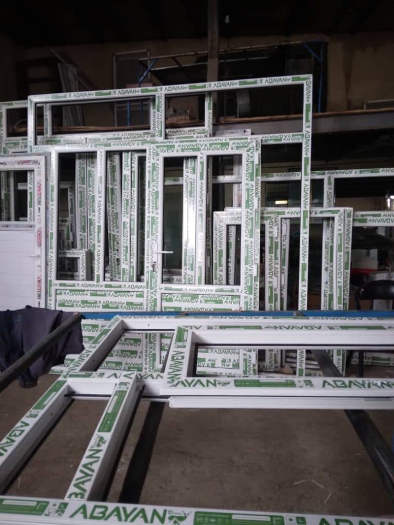 کارگاه تولید درب و پنجره upvc سامیار در ملایر