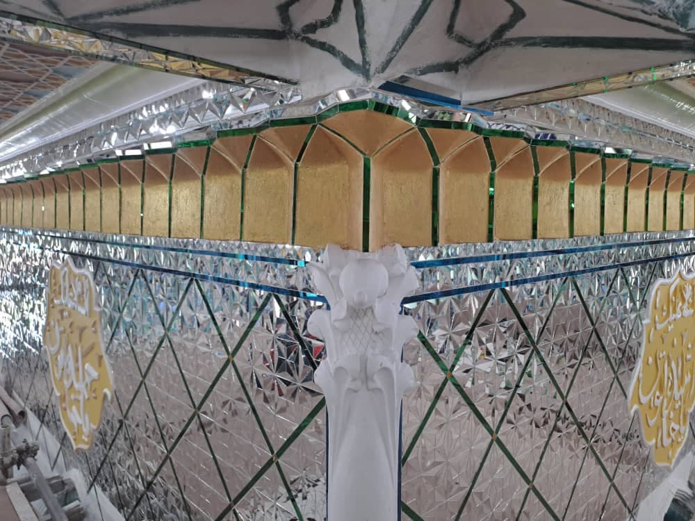 فروش آینه یک میل سفید نقره ای رستمی در اصفهان