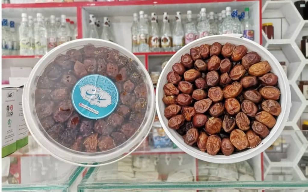 فروش گیاهان دارویی دهکده سلامت کریم زاده در میبد