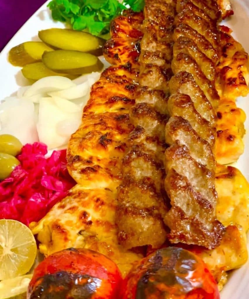 کافه رستوران آریانا در شهرک صنعتی عباس آباد پاکدشت