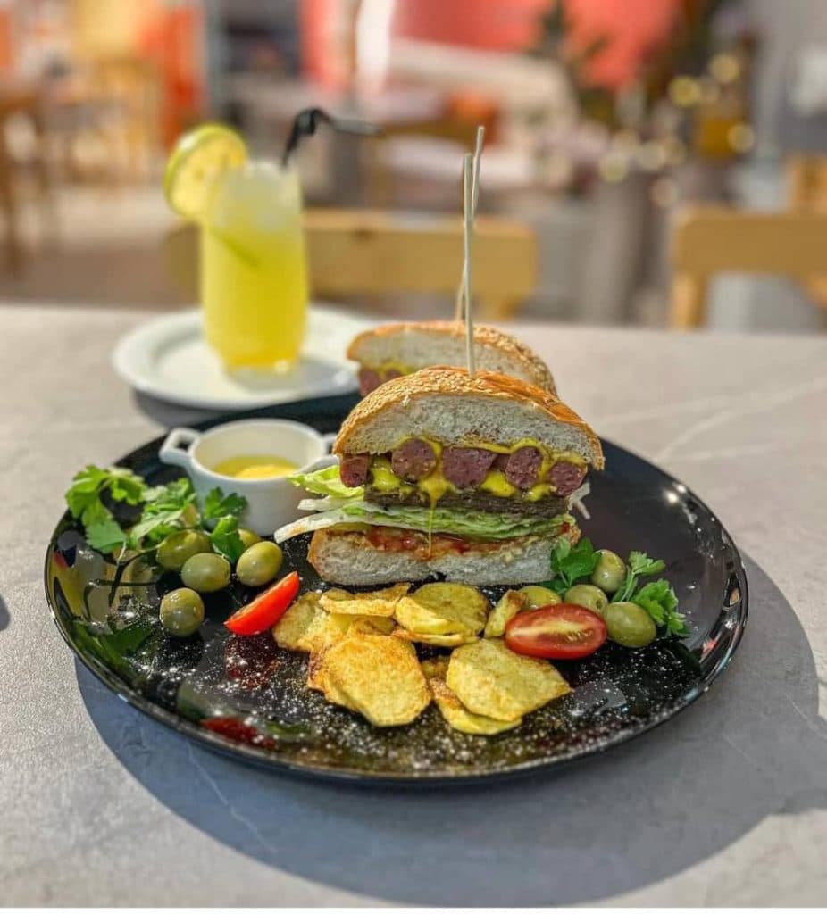 کافه رستوران چکو در شهید رجایی بهشهر