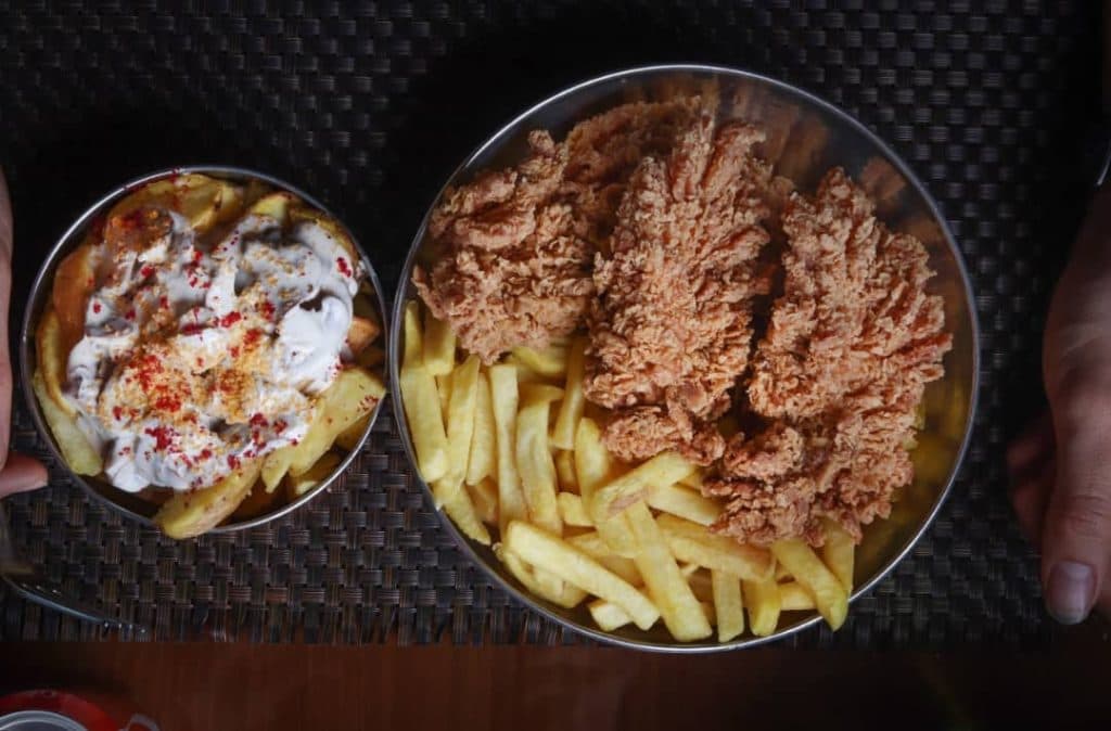 فست فود حس خوب احسان کرد در ساوه