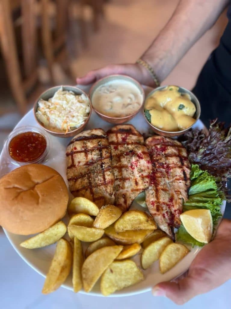 فست فود حس خوب احسان کرد در ساوه