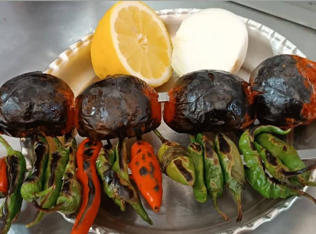 آشپزخانه و غذای بیرون بر اعتماد در خمینی شهر