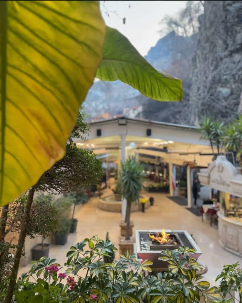 رستوران کوه نما در دربند تهران