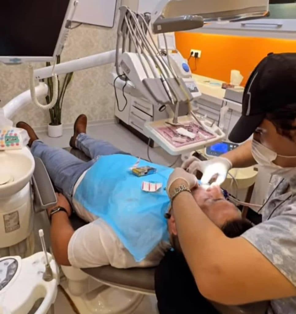 مطب دندانپزشکی دکتر کیهان احمدی در منتظری ماهشهر