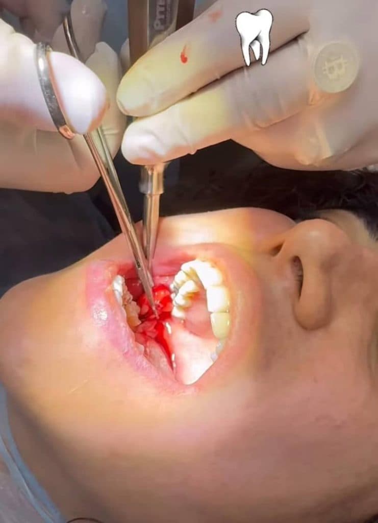 مطب دندانپزشکی دکتر کیهان احمدی در منتظری ماهشهر