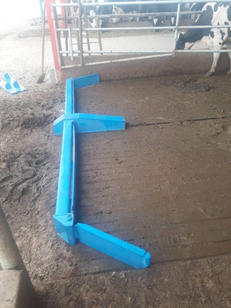 ساخت دستگاه اسکریپر زنجیری کود جمع کن گاوداری کوهفر اراک