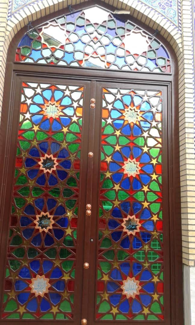 تولید و فروش شیشه رفلکس و رنگی نوآوران ساینامید در یزد