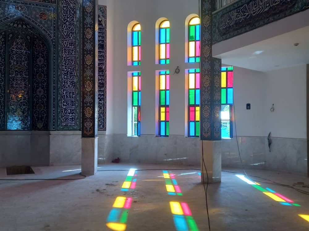 تولید و فروش شیشه رفلکس و رنگی نوآوران ساینامید در جهرم