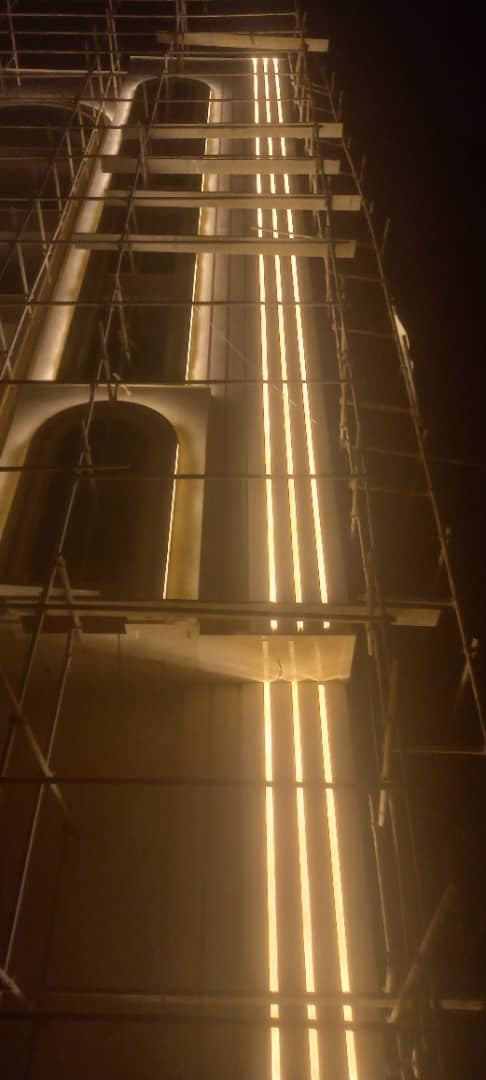 طراحی و اجرای نورپردازی نمای ساختمان و چراغ خطی جعفرپور در لار فارس