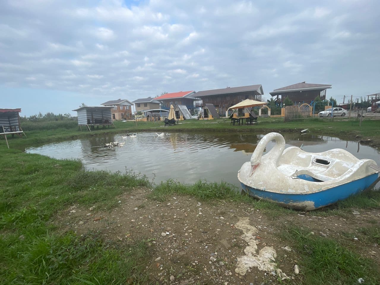 اقامتگاه بوم گردی رهگذر شهر باران در جاده پیر بازار رشت