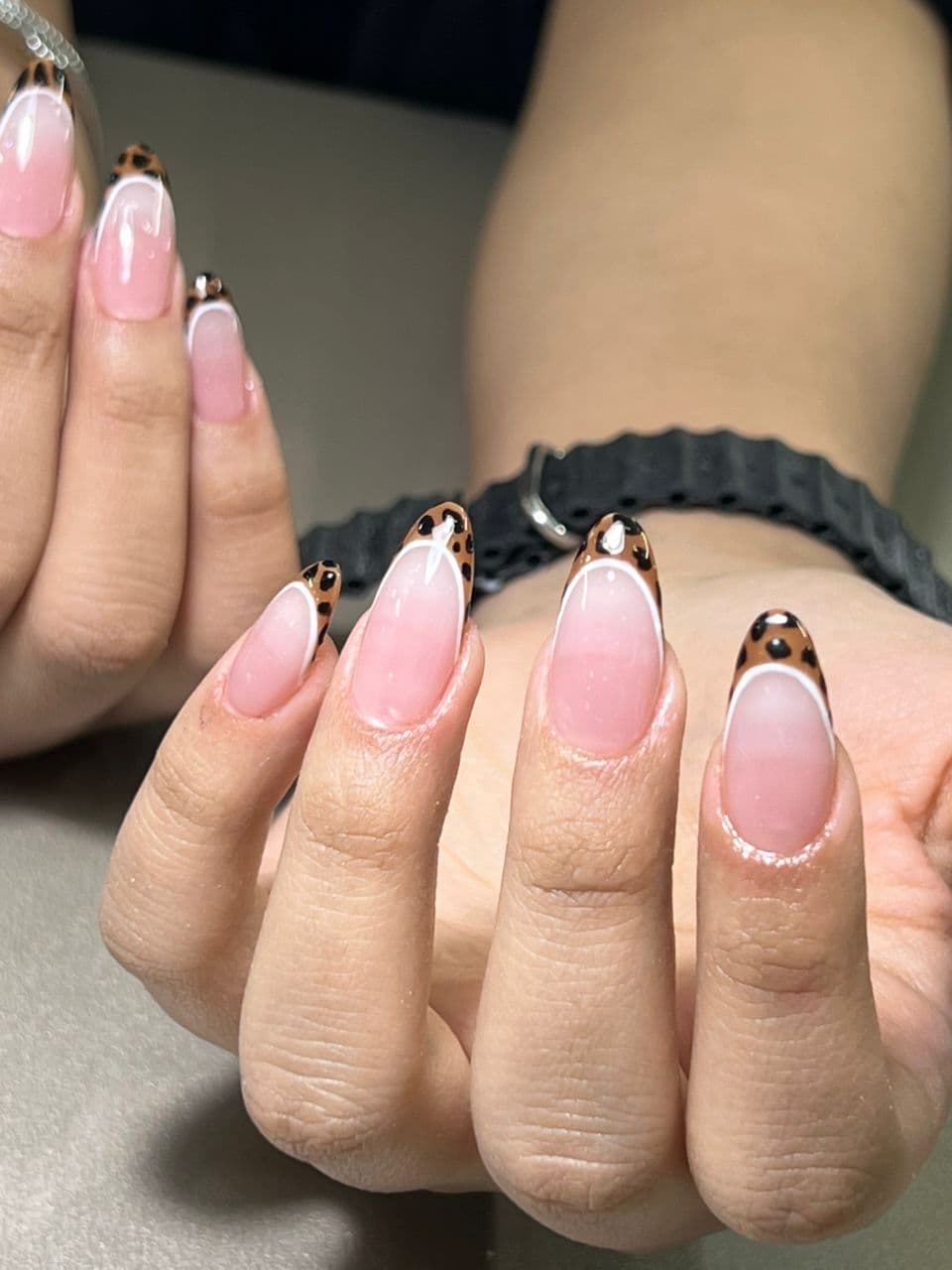 خدمات آموزش و کاشت ناخن سودابه حسین زاده در تربت حیدریه