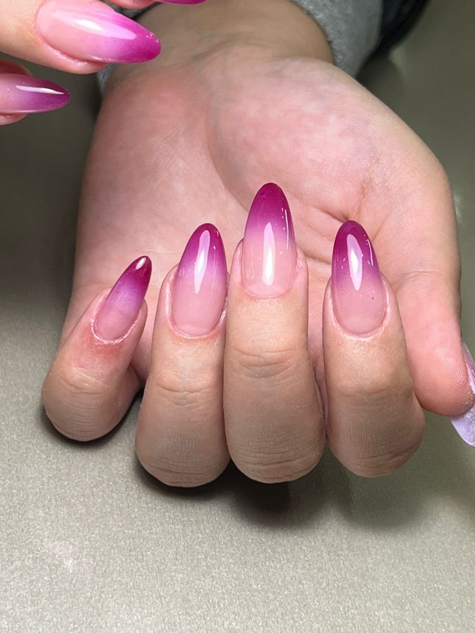 خدمات آموزش و کاشت ناخن سودابه حسین زاده در تربت حیدریه