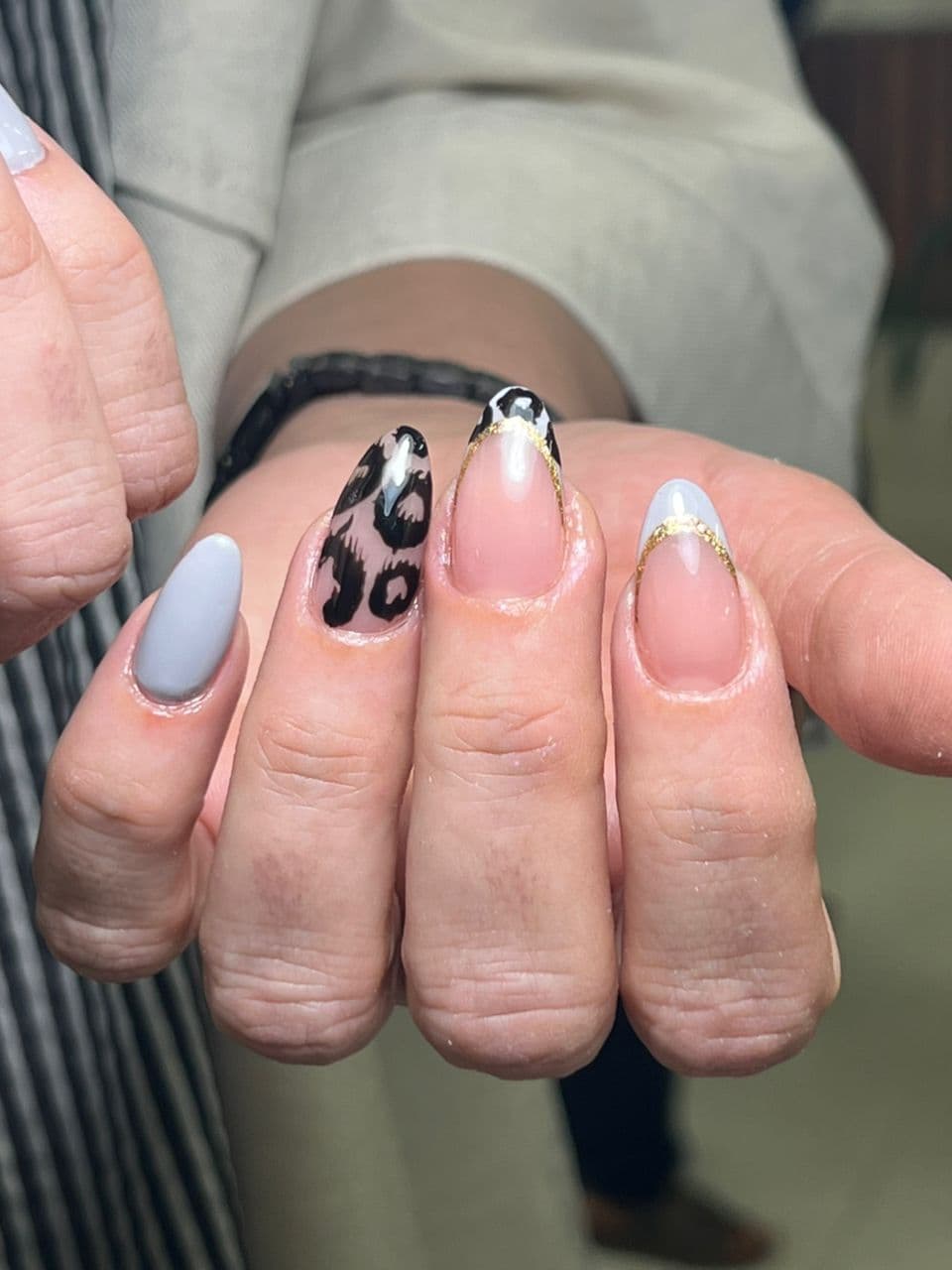 خدمات آموزش و کاشت ناخن سودابه حسین زاده در تربت حیدریه