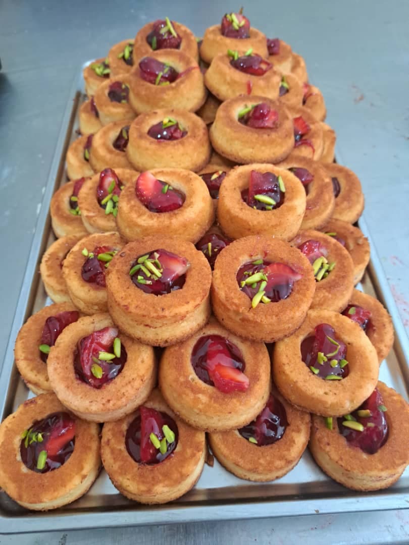 نان و شیرینی مدرن در صومعه سرا