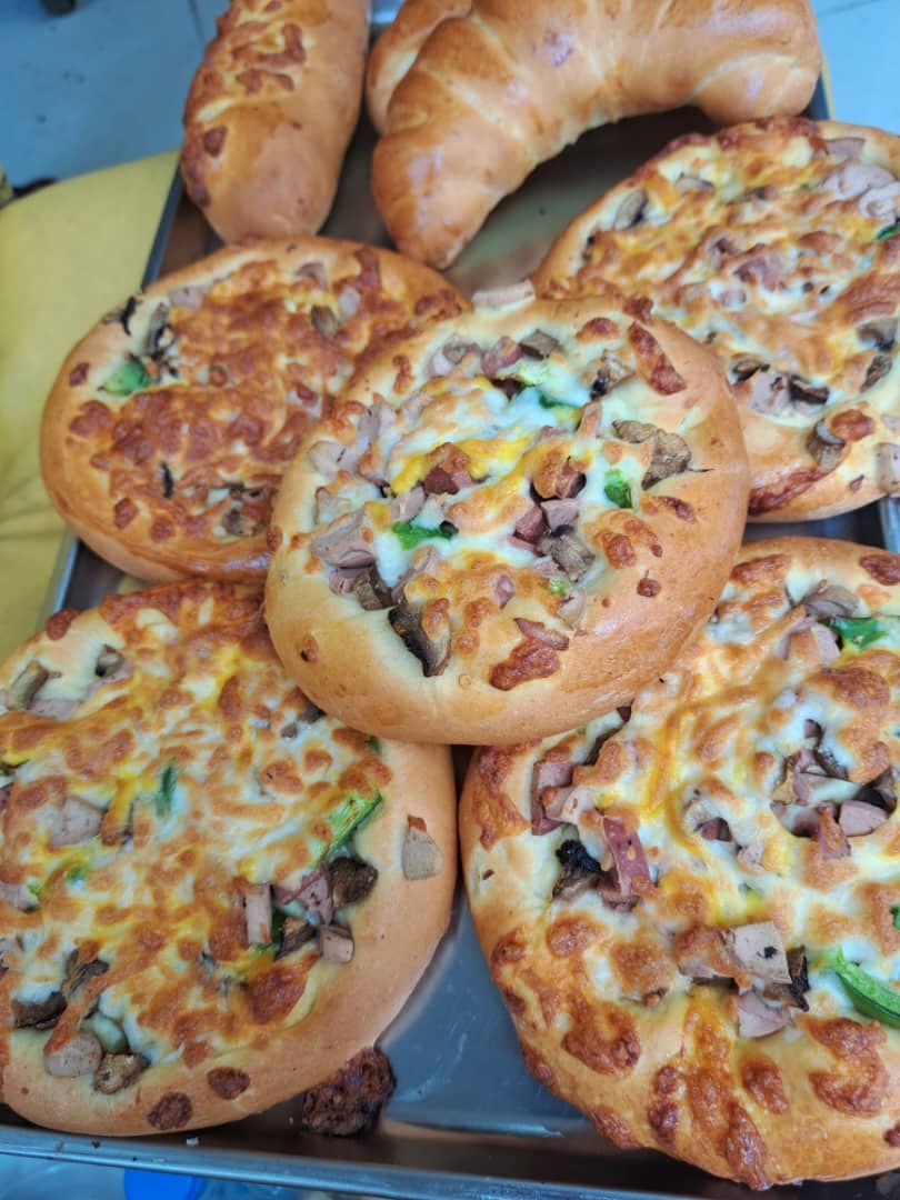 نان و شیرینی مدرن در صومعه سرا