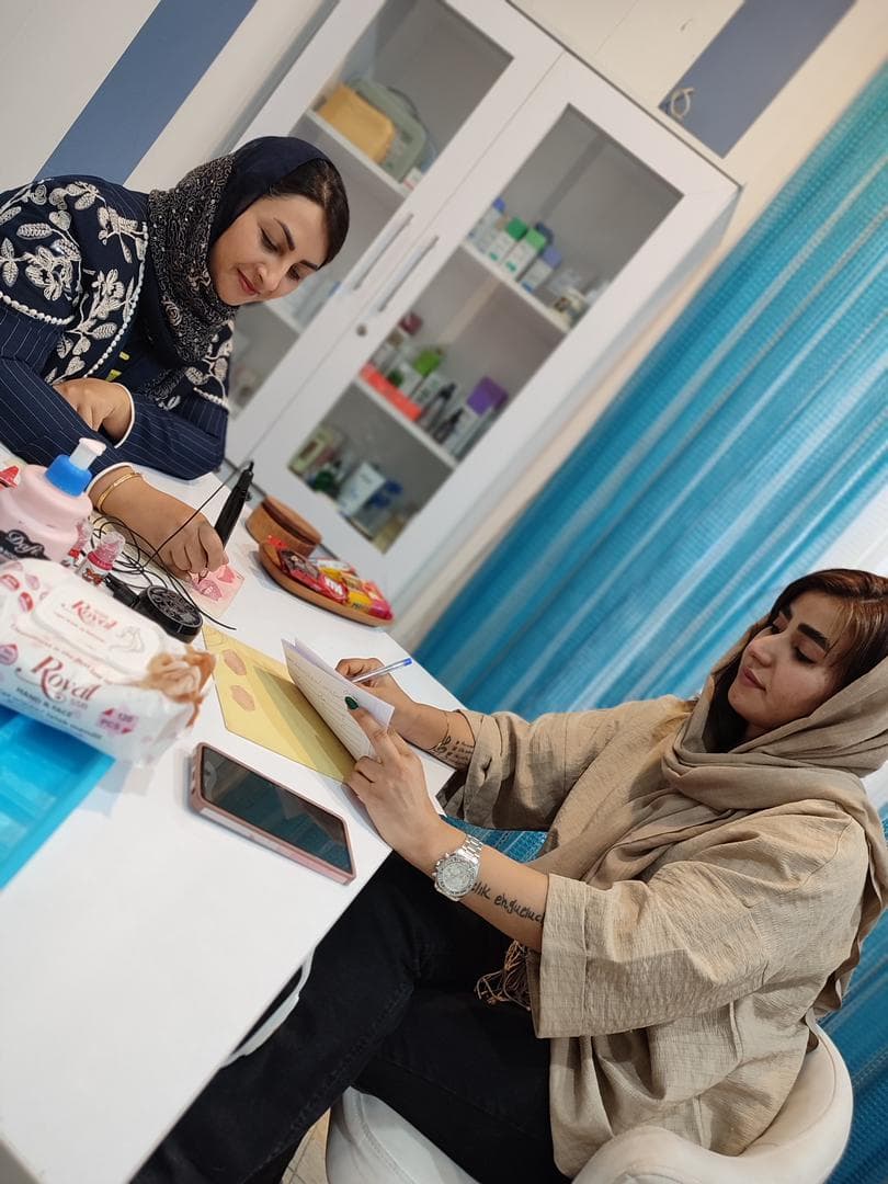 آموزشگاه تخصصی زیبایی و آرایش دائم و میکاپ عروس ظهوریان در رفسنجان