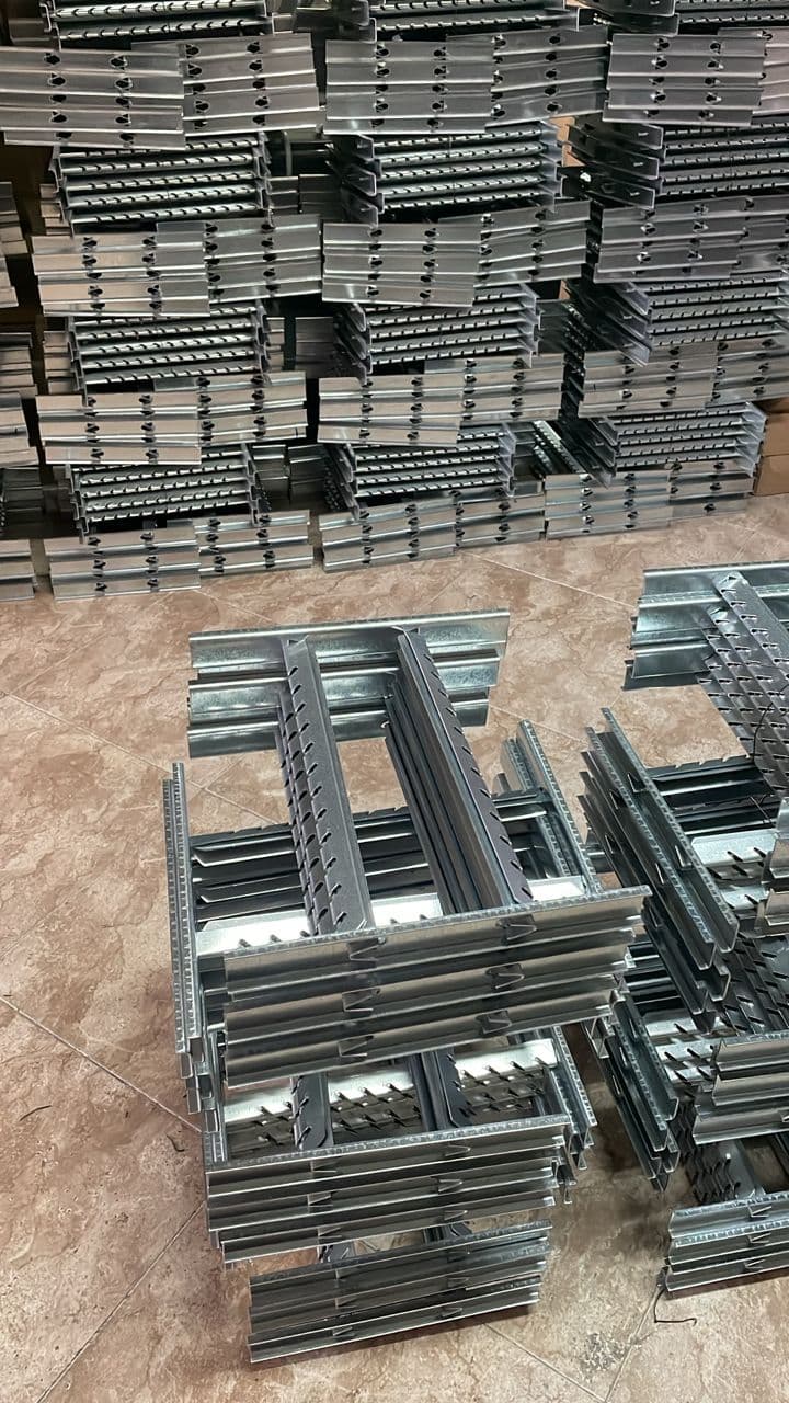 تولید و فروش تجهیزات مرغداری انبوه طیور در آبگرم