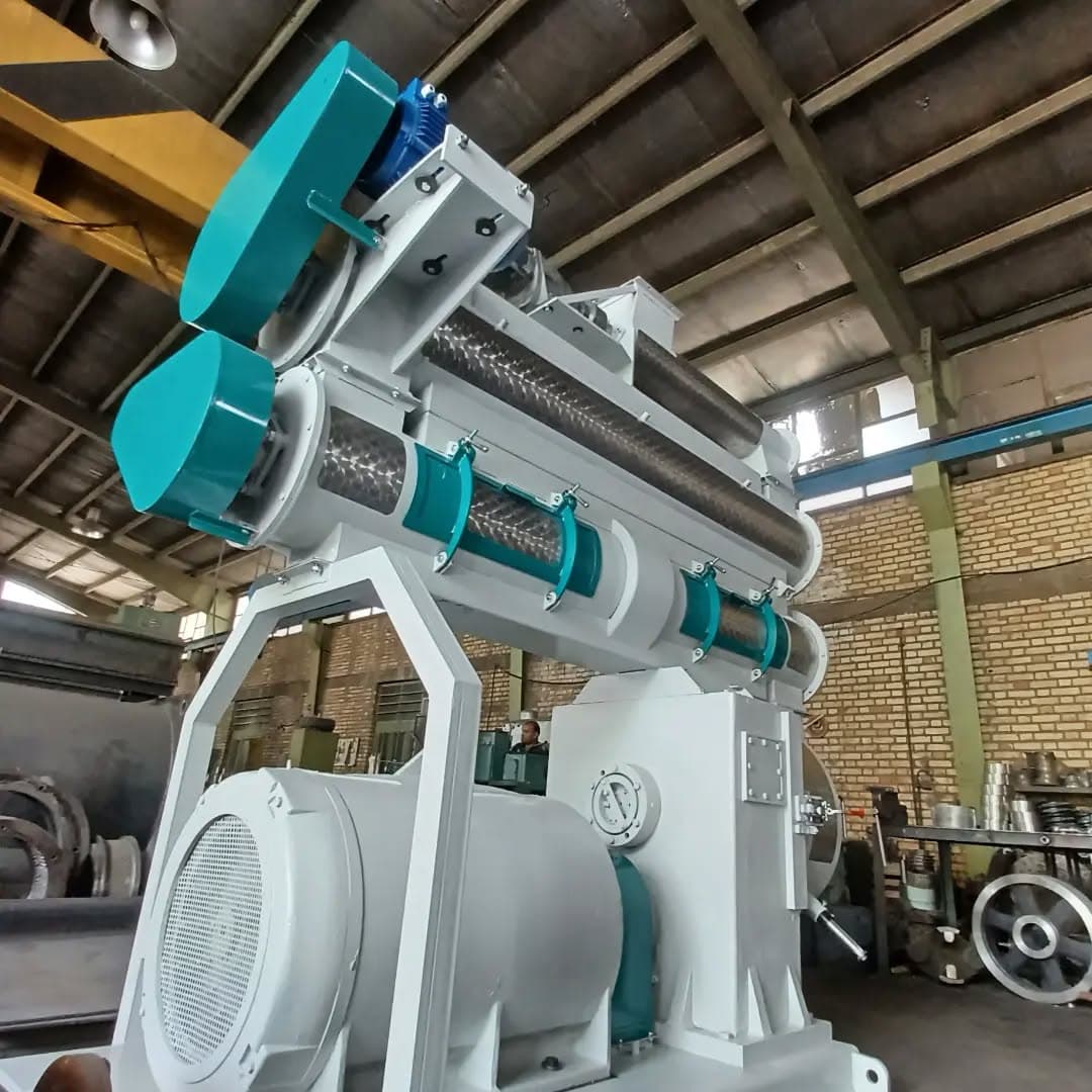 تولید و فروش تجهیزات مرغداری انبوه طیور در آبگرم