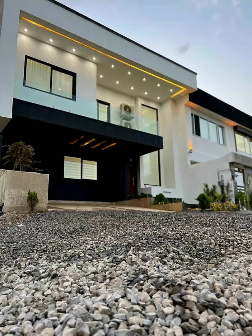 اجاره ویلای استخردار سبک مدرن بمدیریت آقای اکبری در سرخرود