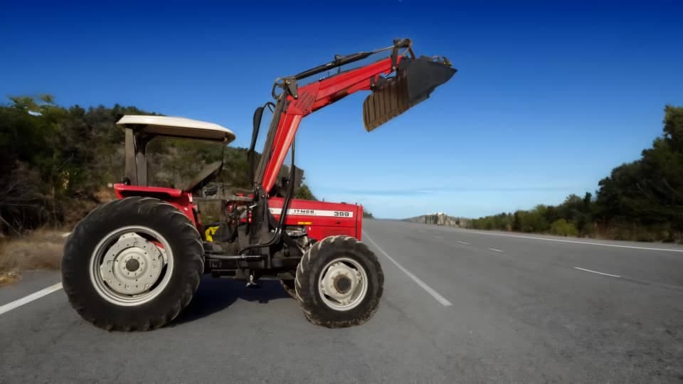 تولید بیل تراکتور گروه صنعتی زاینده رود به مدیریت روحانی در اصفهان