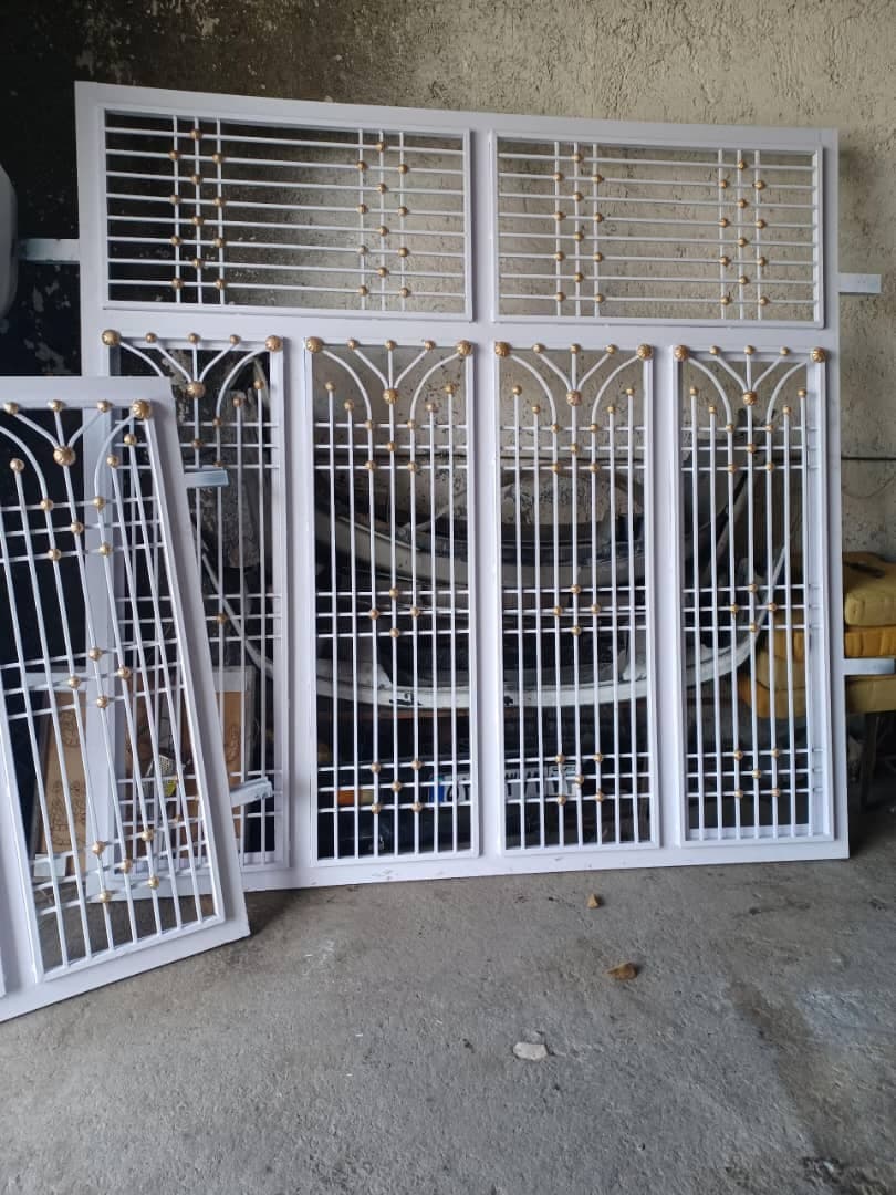 درب و پنجره سازی حسین شریفی نسب در مشهد