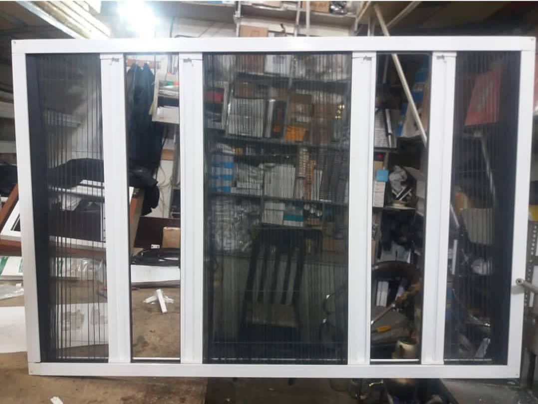 تولیدی توری و پرده پلیسه گروه صنعتی تورآذران در تبریز