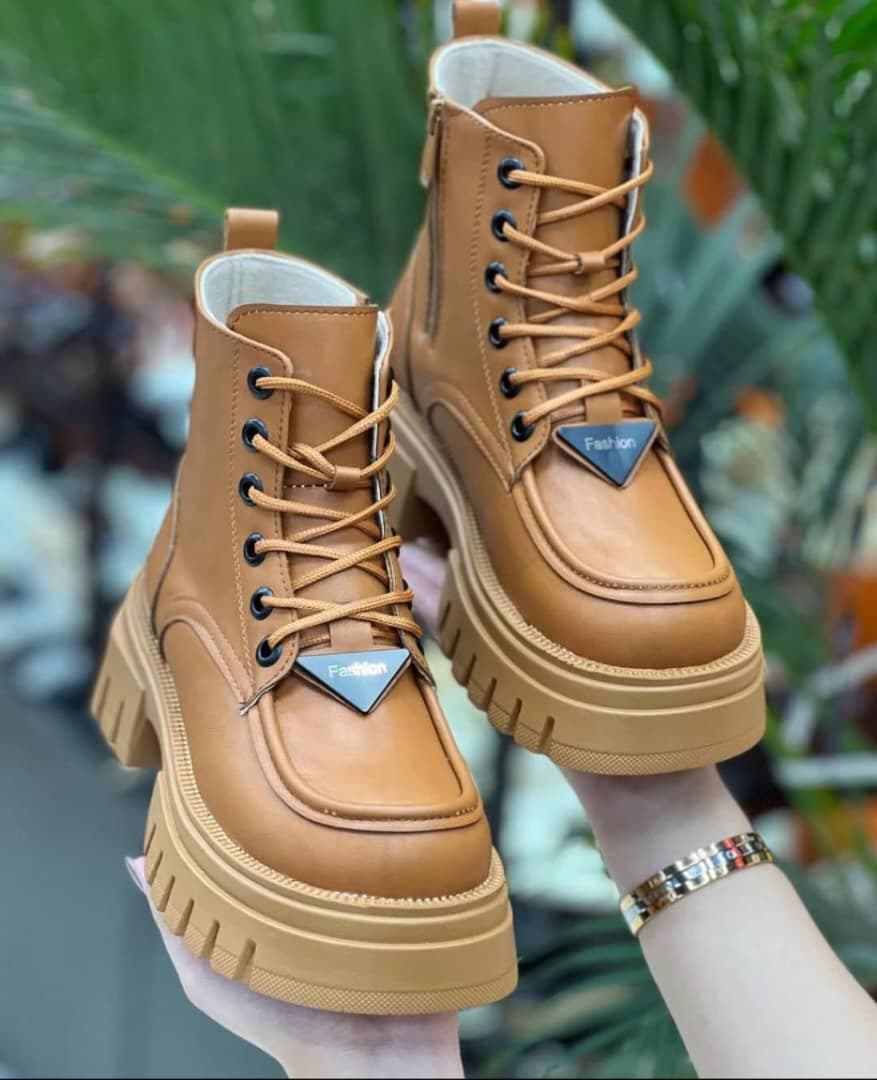 تولید و پخش کفش زنانه شیک پوشان مرادی در همدان