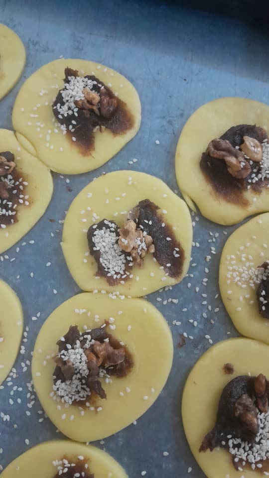 تولید و پخش عمده شیرینی و کلوچه خرمایی سیستانی کارن در مشهد