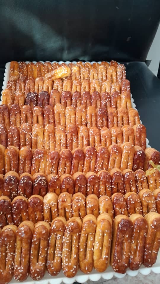 تولید و پخش عمده شیرینی و کلوچه خرمایی سیستانی کارن در مشهد