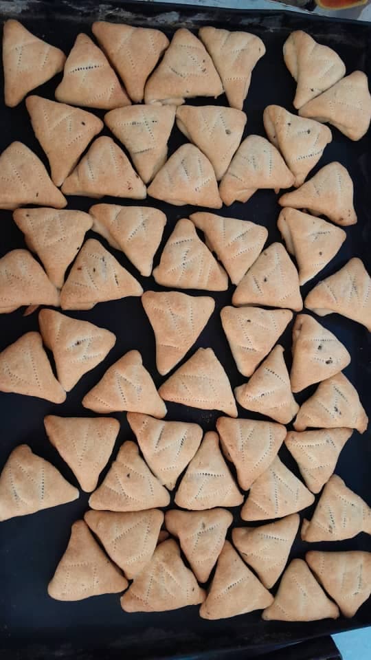 تولید و پخش عمده شیرینی و کلوچه خرمایی سیستانی کارن در مشهد