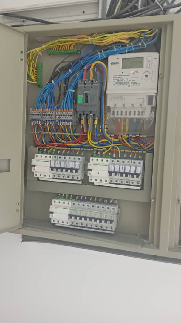 خدمات برقکاری صنعتی و ساختمان شبانه روزی امیر چراغی در محمود آباد اصفهان