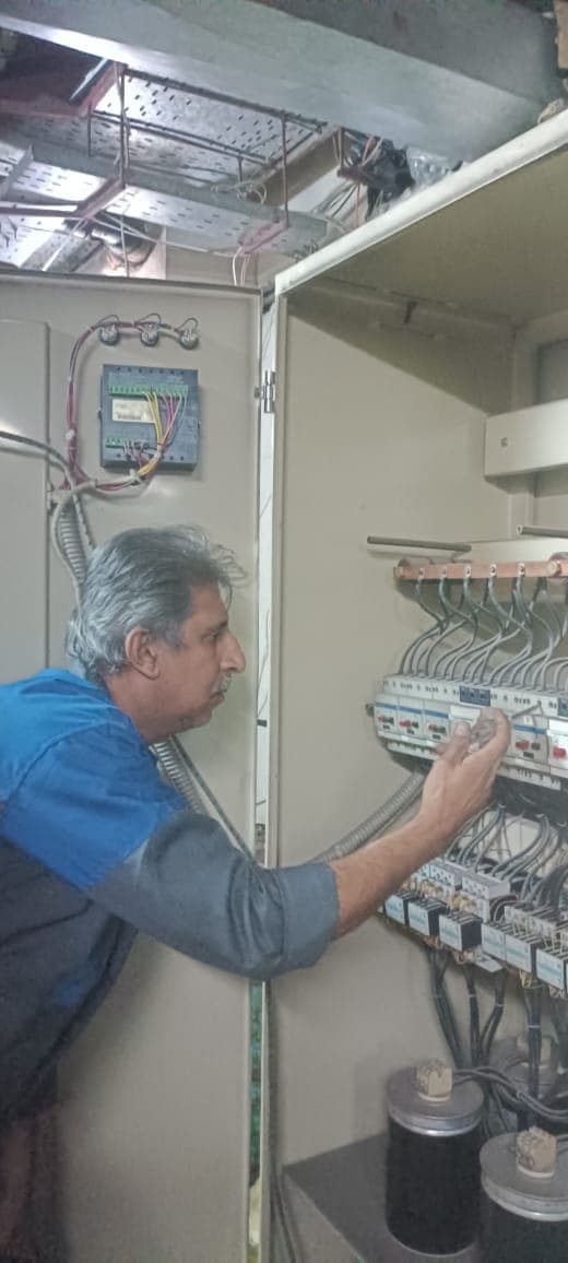 خدمات برقکاری صنعتی و ساختمانی شبانه روزی ابراهیم خدمتگزار در شریعتی تهران