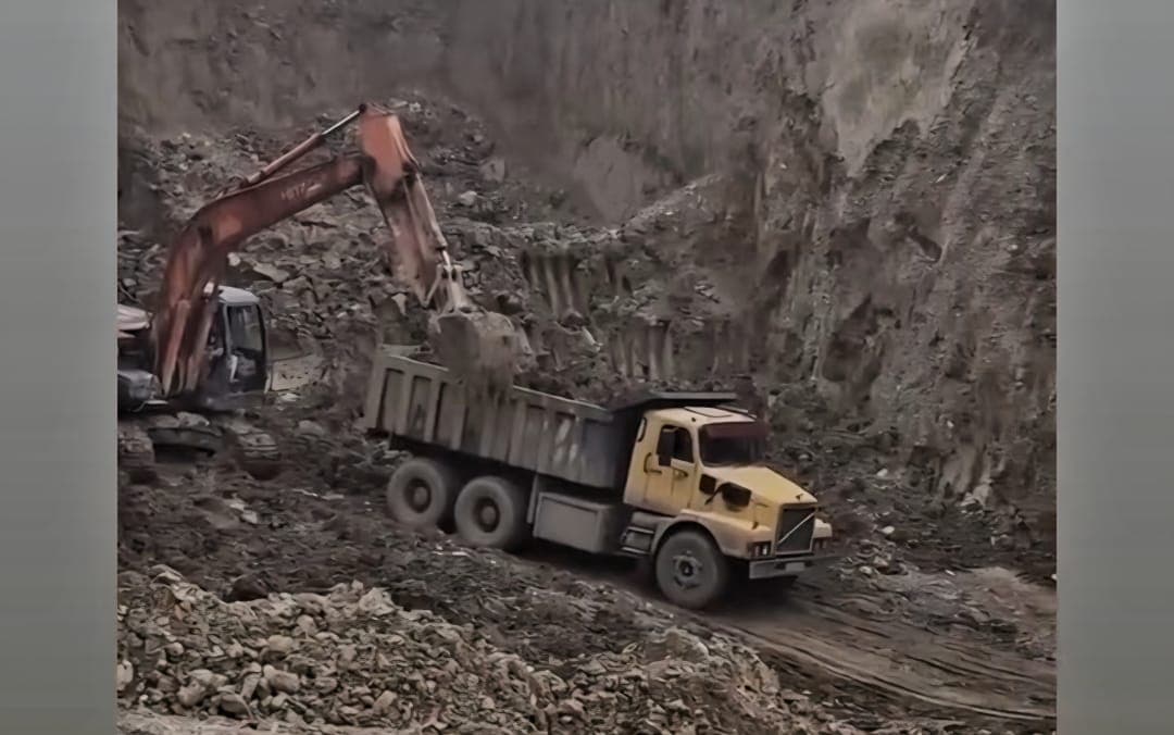 تخریب و خاکبرداری گروه پیمانکاری غلامی در شمال تهران