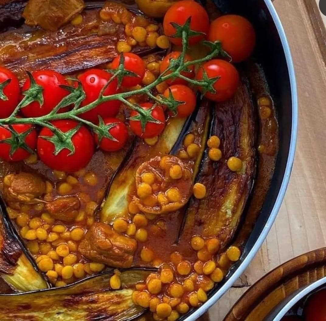 کترینگ گل سرخ به مدیریت علی جبارزارع در میرزاطاهر اصفهان