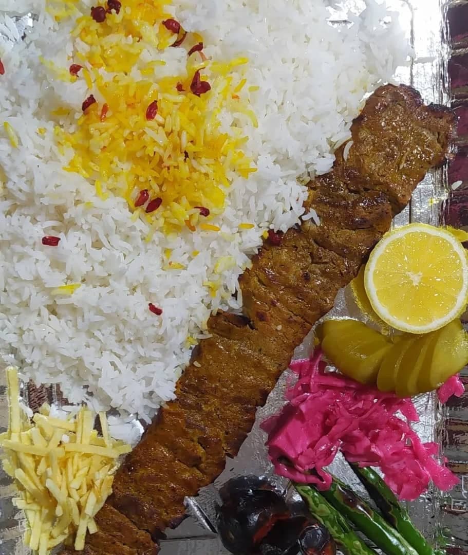 کترینگ گل سرخ به مدیریت علی جبارزارع در میرزاطاهر اصفهان