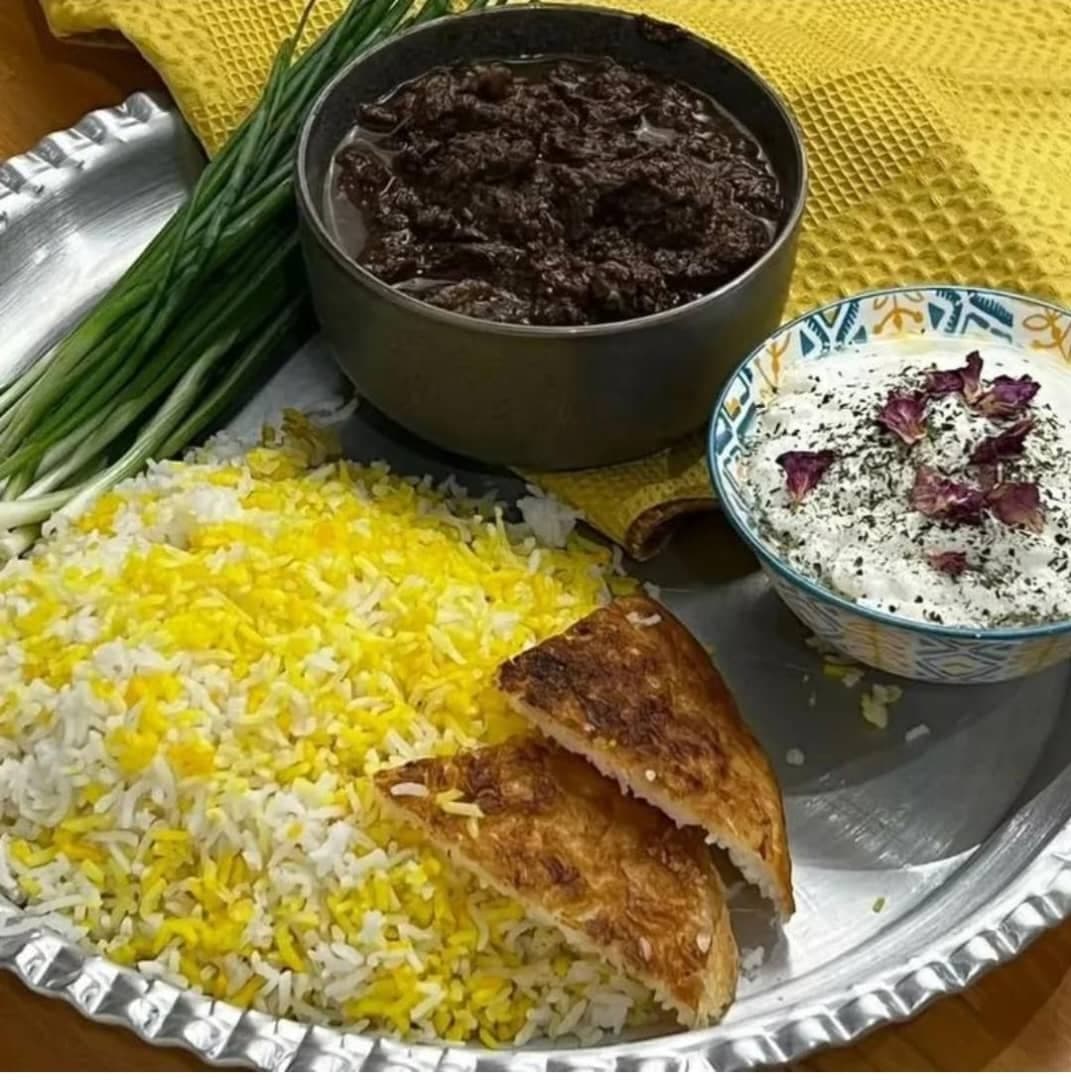 کترینگ گل سرخ به مدیریت علی جبارزارع در میرزاطاهر اصفهان