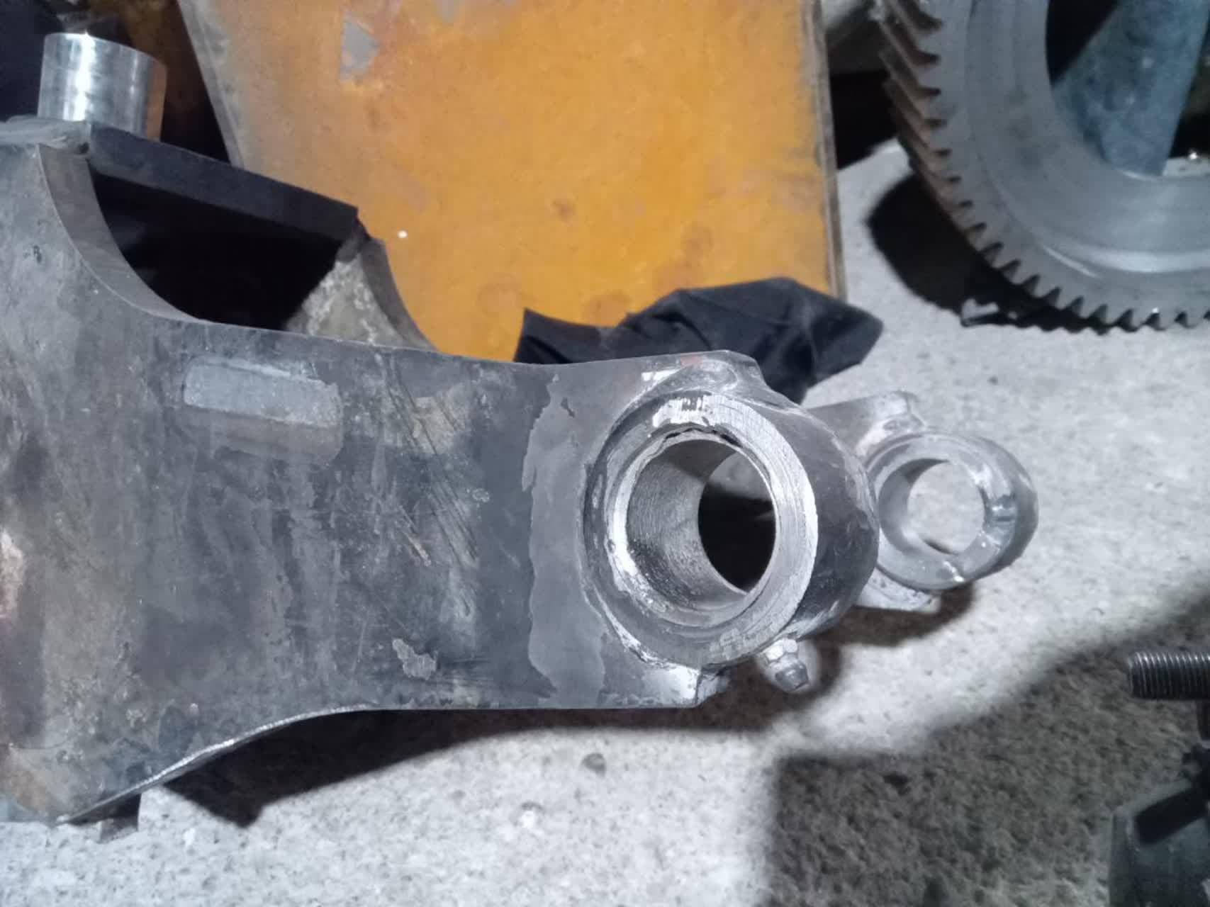 تعمیرگاه لیفتراک برقی و بنزینی ایران نوین دهباشیان و بختیاری در ورامین