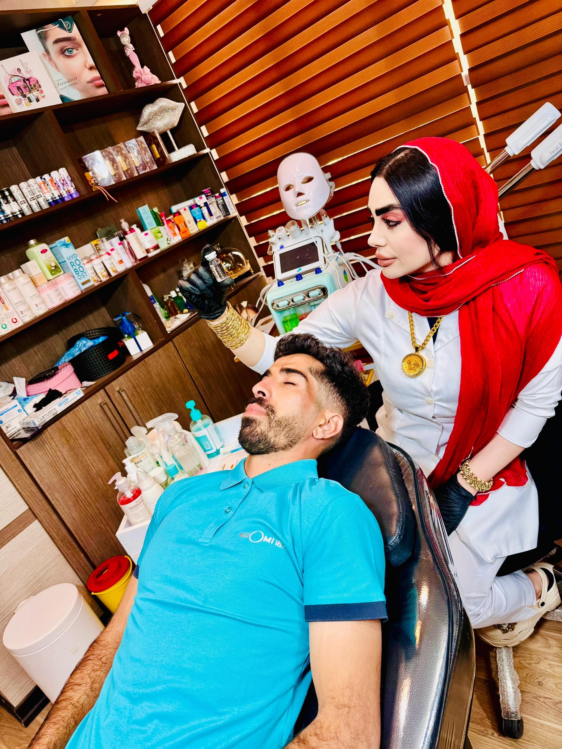 کلینیک زیبایی پوست و مو نچرال بیوتی دکتر رضاخانی در حکیم نظامی اصفهان