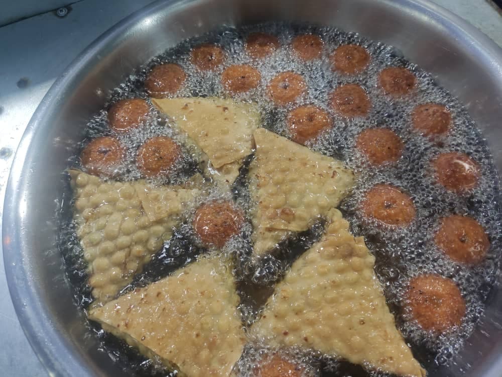 فلافلی عامو وحید در مهجن آباد کامفیروز