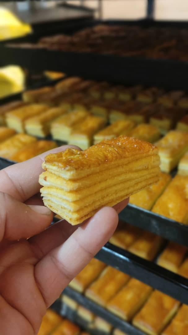 تولید و پخش عمده شیرینی خشک آذین در اصفهان