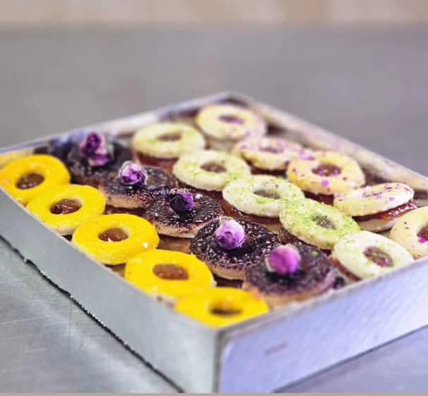 تولید و پخش عمده شیرینی خشک آذین در اصفهان