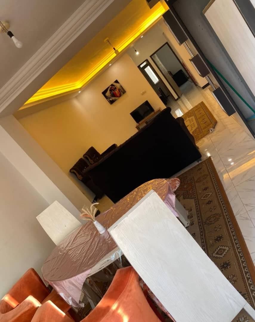 اجاره آپارتمان دوخوابه کوتاه مدت بمدیریت آقای نیک در قشم