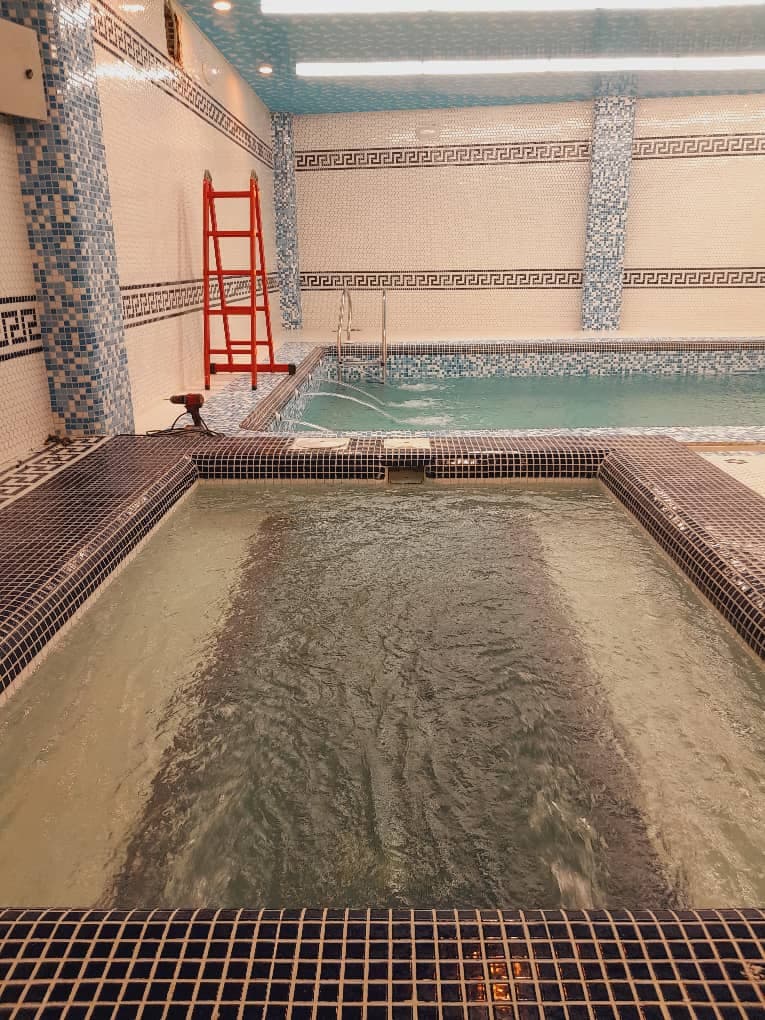 اجرای تجهیزات استخر و جکوزی استخر سازان خورشیدی در تبریز