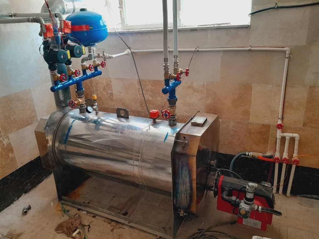 اجرای تجهیزات استخر و جکوزی استخر سازان خورشیدی در تبریز