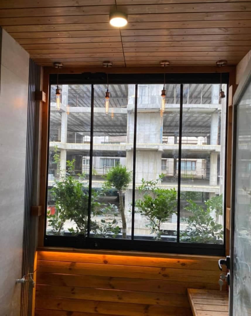 ساخت اجرا و نصب بالکن شیشه ای و تاشو و اسلایدینگ مکث در شیراز