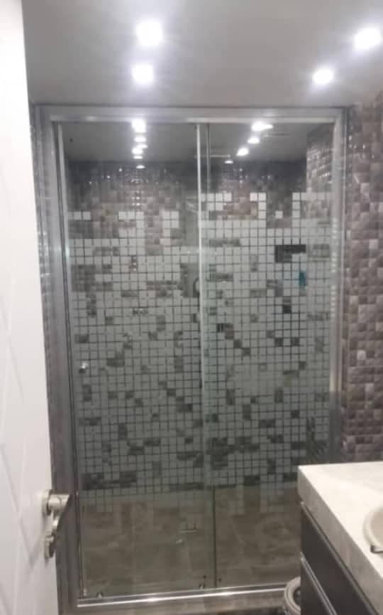 ساخت اجرا و نصب بالکن شیشه ای و تاشو و اسلایدینگ مکث در شیراز