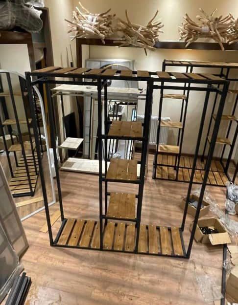 پخش و فروش رگال مانکن و چوب لباسی و تجهیزات فروشگاهی علیزاده در تبریز